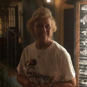 Meet your Posher, Debbie